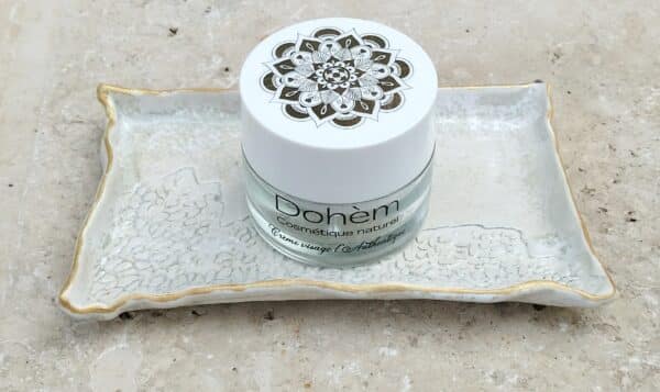 Pot de crème Dohem Cosmétique dans un support vendu sur la boutique